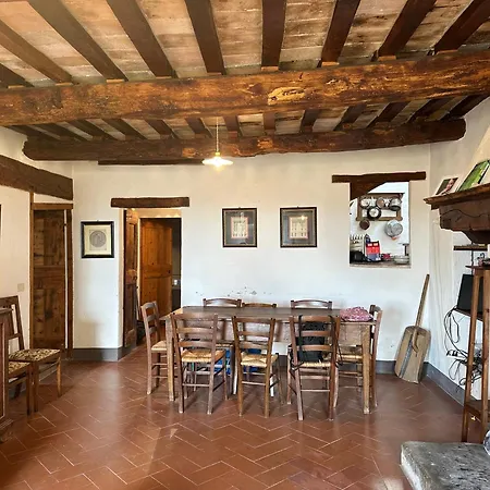 Casale Nella Campagna Umbra